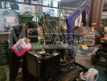 Ремонт двигателя Honda мини-экскаватора Komatsu - 9