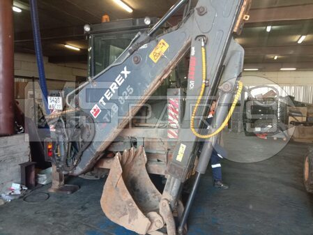Ремонт экскаватора-погрузчика Terex 825 - 2