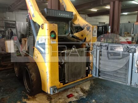 Сервис американского погрузчика Gehl R220 - 13