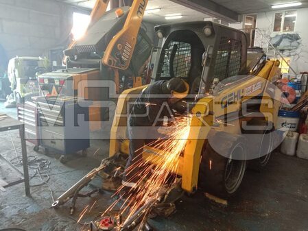 Сервис американского погрузчика Gehl R220 - 15