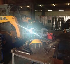 Сервис американского погрузчика Gehl R220