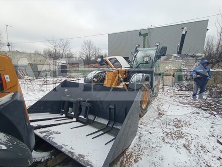 Осмотр и подкраска стрелы на телескопическом погрузчике XCMG XC6-3007K - 5