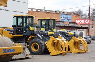 В наличии фронтальные погрузчики XCMG LW330FN с челюстными захватами - 3